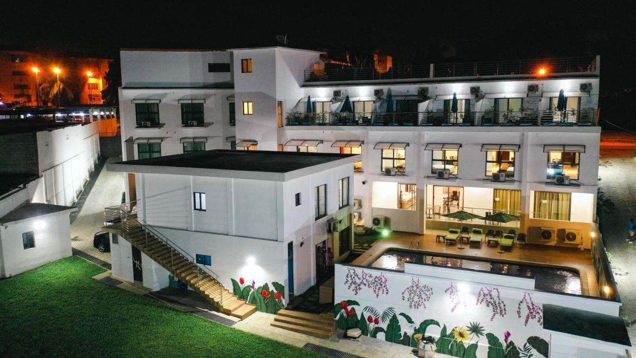 Robert'S Hotel Абиджан Экстерьер фото